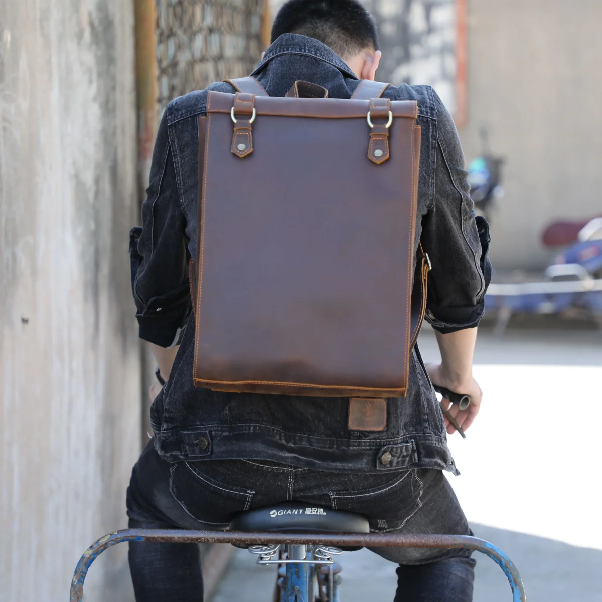 Mochila Masculina de Couro Executiva para Laptop – Modelo Vintage! - Image 9